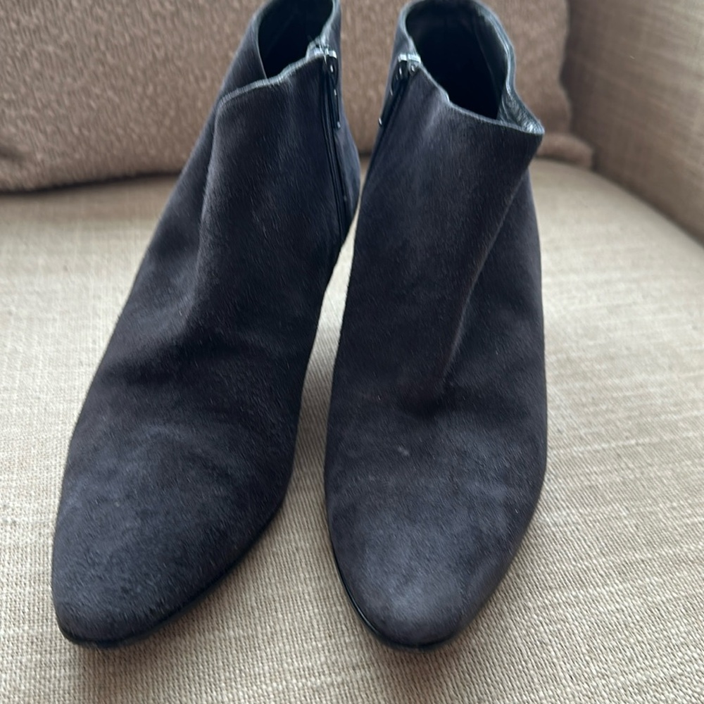 Gorgeous Manolo Blahnik Booties